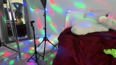 Yaya online show from February 2025 12:52:02 AM