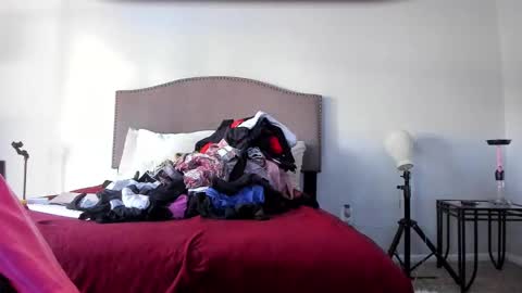 Yaya online show from October 2025 11:03:02 PM