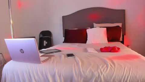 Yaya online show from December 2025 11:10:01 PM