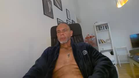 Snapshot of samcool67 chatting on May 2026 09:03:02 AM Sam online show from May 2026 09:03:02 AM