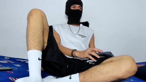   online show from November 2025 02:20:01 AM