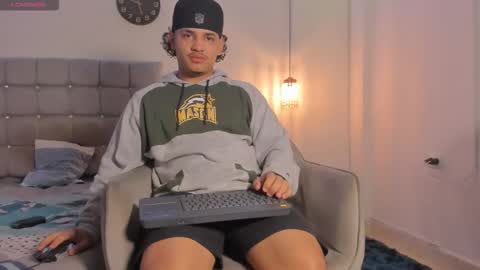 samxx_muscle online show from December 2025 01:49:01 PM