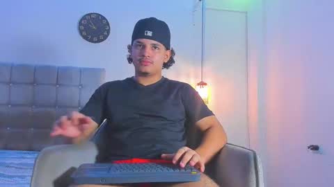 samxx_muscle online show from December 2025 02:56:01 PM