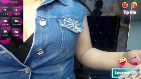 Snapshot of samy_collen_v chatting on May 2026 01:27:01 PM Samy online show from May 2026 01:27:01 PM