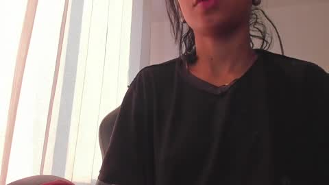 Hello I am absent due to a family calamity I will return soon-hola estoy ausente por un problema familiar volvere pronto. online show from February 2025 11:01:01 PM