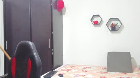 Sanddi  online show from February 2026 08:25:02 PM