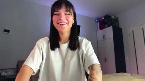 Snapshot of sandeemasri chatting on December 2025 09:51:01 AM Lola online show from December 2025 09:51:01 AM