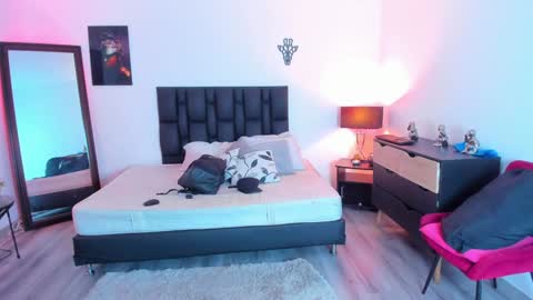 Snapshot of sander_mila chatting on December 2024 03:37:02 AM MilaSander online show from December 2024 03:37:02 AM