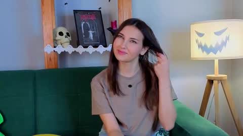 Snapshot of sandili chatting on October 2025 01:40:01 AM Isabel but you can call me Bella online show from October 2025 01:40:01 AM