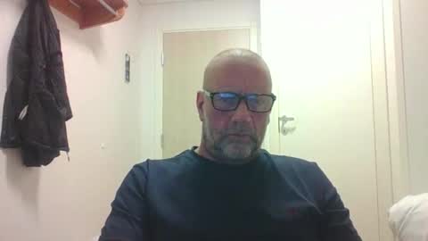 Snapshot of sandnesrune523 chatting on February 2026 06:04:02 PM sandnesrune523 online show from February 2026 06:04:02 PM