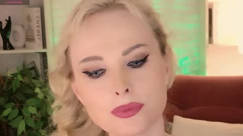 Snapshot of sandra_kind chatting on June 2026 05:11:01 AM Sandra online show from June 2026 05:11:01 AM