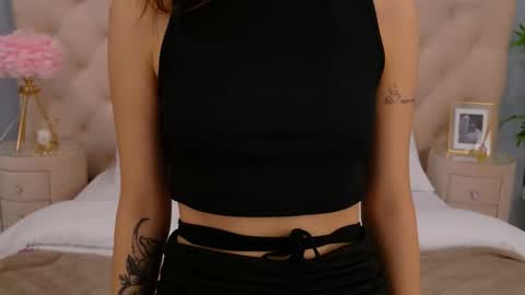 Snapshot of sandrazoe chatting on September 2025 04:28:02 AM San online show from September 2025 04:28:02 AM