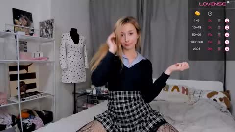 Sandy online show from November 2025 03:55:02 PM