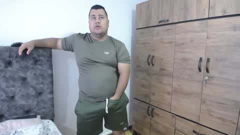 Snapshot of santi_hothot chatting on September 2025 04:00:02 PM Santiago online show from September 2025 04:00:02 PM