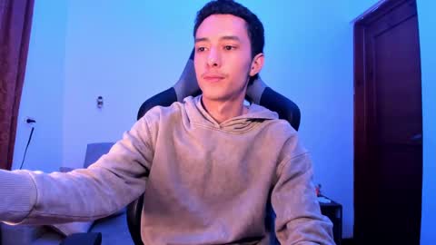 Snapshot of santi_twink19 chatting on December 2024 04:28:02 AM santi_twink19 online show from December 2024 04:28:02 AM