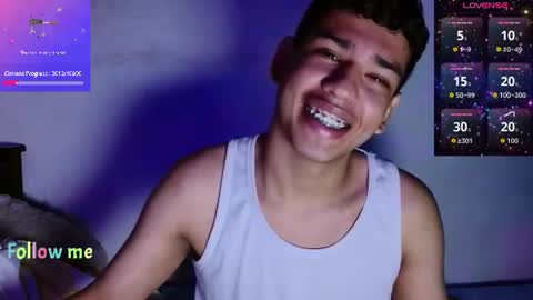 Snapshot of santiago_foxx chatting on June 2026 02:05:01 PM santi online show from June 2026 02:05:01 PM