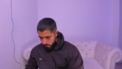 santiago_huntt online show from December 2024 02:58:01 AM