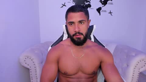 santiago_huntt online show from September 2025 08:11:02 PM