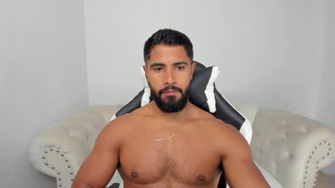 santiago_huntt online show from January 2026 01:15:02 PM