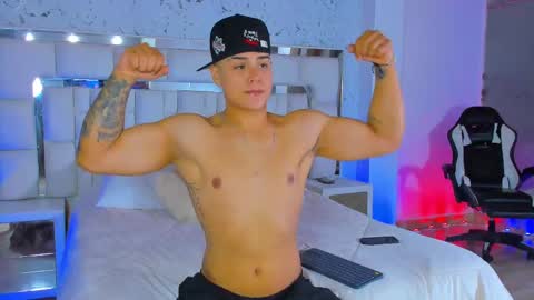 Santi Reyes online show from November 2025 01:49:02 AM