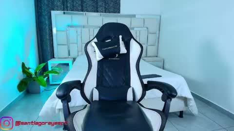 santiagoreyesftt online show from April 2026 01:19:01 AM