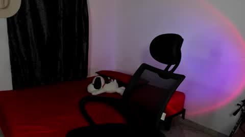 Julius Novachrono  online show from December 2025 05:35:01 AM