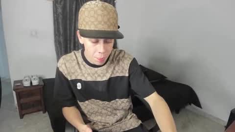 Julius Novachrono  online show from March 2026 11:20:02 PM