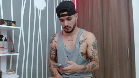 Santy Torres online show from November 2025 03:50:01 AM