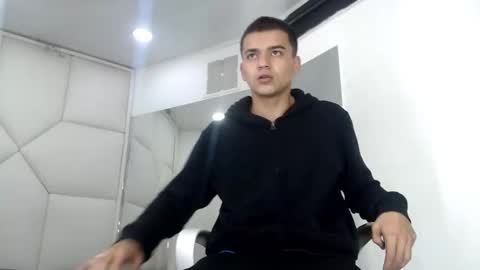 Snapshot of santtiibuck chatting on March 2026 11:45:02 AM SanttiiBuck online show from March 2026 11:45:02 AM