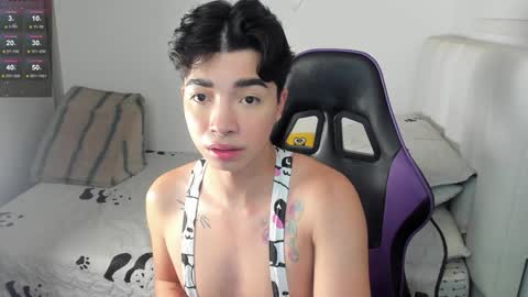 Snapshot of santy7u7 chatting on February 2025 01:33:02 PM Mr. Santiago online show from February 2025 01:33:02 PM