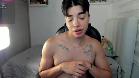 Snapshot of santy7u7 chatting on November 2025 01:33:02 PM Mr. Santiago online show from November 2025 01:33:02 PM