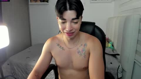 Snapshot of santy7u7 chatting on November 2025 01:21:02 PM Mr. Santiago online show from November 2025 01:21:02 PM