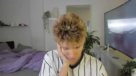 kitty online show from October 2025 01:20:02 AM