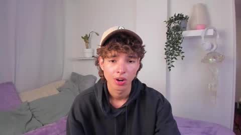 Snapshot of santy_kitty chatting on February 2026 12:42:01 AM kitty online show from February 2026 12:42:01 AM