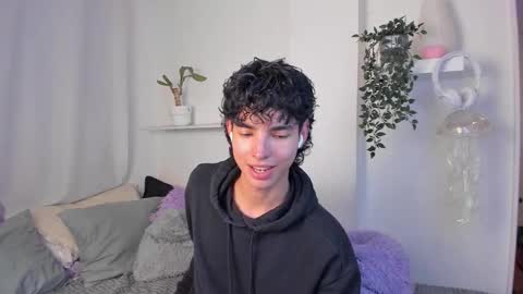 Snapshot of santy_kitty chatting on February 2026 12:37:02 AM kitty online show from February 2026 12:37:02 AM