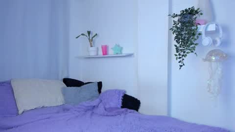 Snapshot of santy_kitty chatting on February 2026 12:00:02 AM kitty online show from February 2026 12:00:02 AM