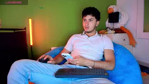 Santyago online show from November 2025 07:15:01 PM