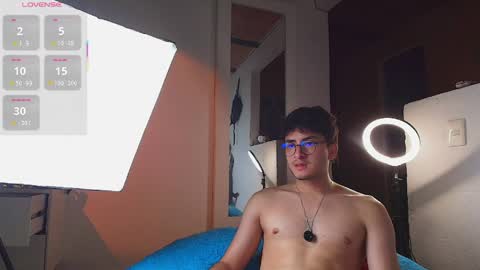 Snapshot of santyago_taylor chatting on May 2026 01:56:01 AM Santyago online show from May 2026 01:56:01 AM
