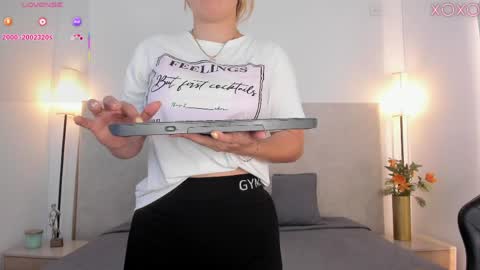 Saori  online show from April 2026 12:03:02 PM