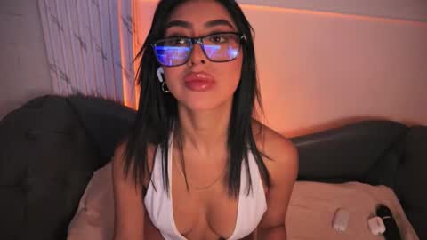 Sara  online show from October 2025 01:06:02 AM