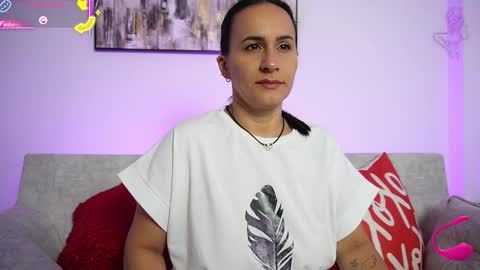 Snapshot of sara_charmy chatting on November 2025 09:56:02 AM online show from November 2025 09:56:02 AM