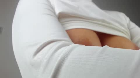 Im Sara I am happy to be here  online show from January 2026 07:11:01 PM