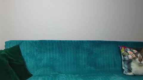 Im Sara I am happy to be here  online show from March 2026 06:01:01 PM