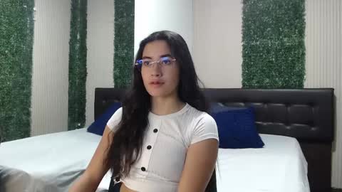 Snapshot of sara_hoffman_4 chatting on April 2026 12:19:02 PM Sara online show from April 2026 12:19:02 PM
