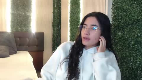 Snapshot of sara_hoffman_4 chatting on April 2026 12:29:02 PM Sara online show from April 2026 12:29:02 PM