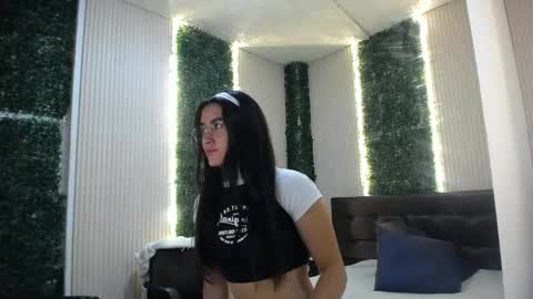Snapshot of sara_hoffman_4 chatting on May 2026 01:05:02 PM Sara online show from May 2026 01:05:02 PM