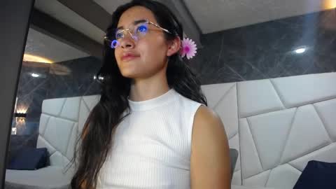 Snapshot of sara_hoffman_4 chatting on May 2026 12:35:02 PM Sara online show from May 2026 12:35:02 PM