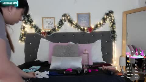 Sara  online show from December 2025 07:09:01 PM