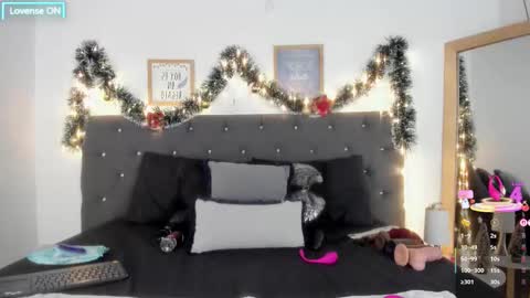 Sara  online show from December 2025 05:32:01 PM