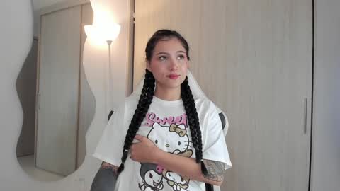Snapshot of sara_queen9 chatting on February 2025 03:52:01 PM Sara online show from February 2025 03:52:01 PM